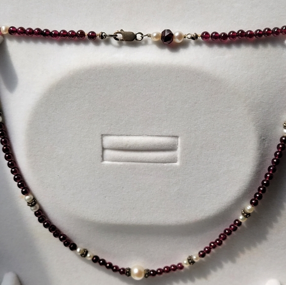 Garnet bead necklace designed with pearls. Handmade. - Picture 5 of 5